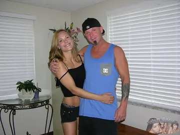 Jenny Jett – Blonde in Shorts Gives a Handjob and Takes a Cumshot