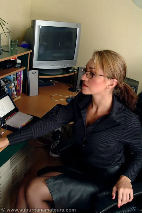Elen Cole: British Blonde Secretary Peels Off Her Clothes for Desk Toy Play – photo 3 of 21