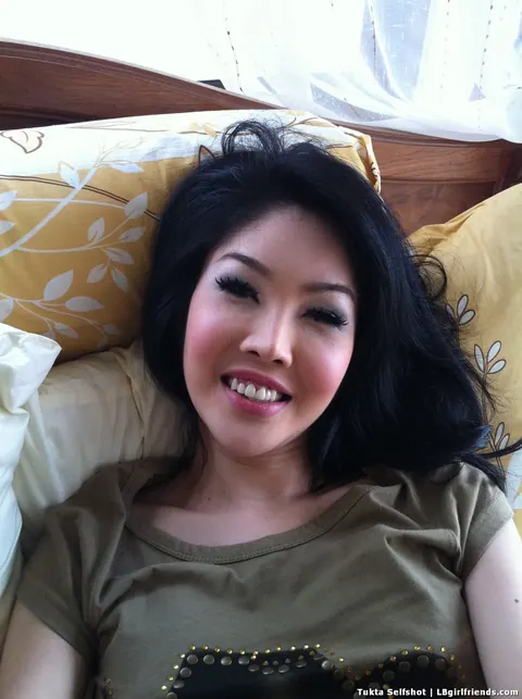 Thai Trans Woman Poses Nude and Shows Her Pussy – photo 8 of 12