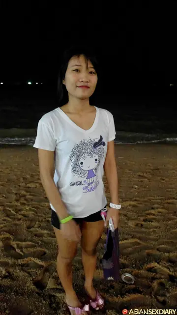 Petite Asian Babe Kneels for POV Blowjob and Spreads on the Beach