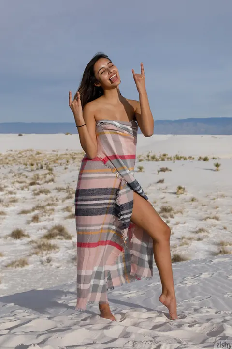 Alejandra Cobos: Amateur Latina Strips on the Beach and Shows Her Big Natural Tits – photo 8 of 12