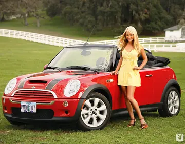 Sara Jean Underwood – Blonde MILF Spreads Her Pussy in the Car