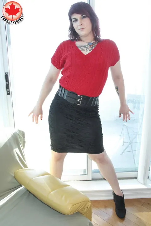 Canadian Trans Woman Strips and Poses Front and Back – photo 2 of 16