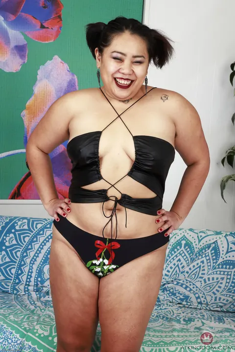 Asian BBW Spreads Her Hairy Asshole – photo 1 of 21