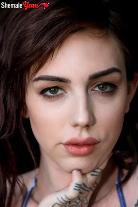 Trans Woman Drops Her Clothes and Poses Nude Front and Back – photo 4 of 16