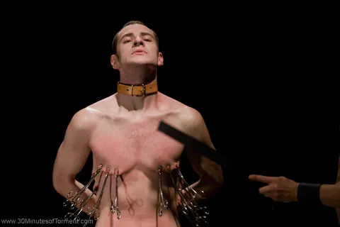 Man Strips Nude and Poses for the Lens – photo 7 of 20