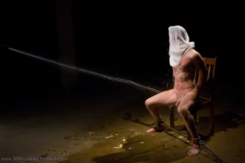 Man Strips Nude and Poses for the Lens – photo 14 of 20