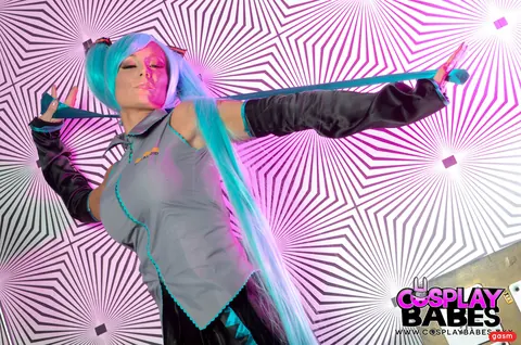 Elizabeth Bally: Tall Cosplay Babe with Big Tits Uses a Dildo – photo 3 of 15