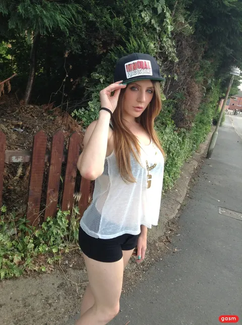 Samantha Bentley: Thick British Brunette Poses in Public Showing Her Curves – photo 3 of 15