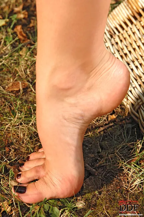 Jelena Jensen: Tall Brunette MILF in Glasses Shows Her Feet and Spreads – photo 8 of 11