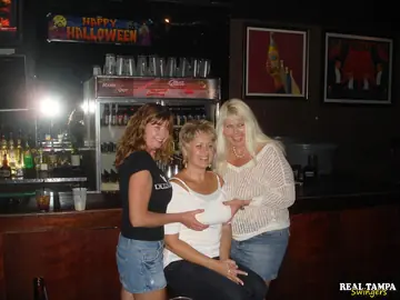 Mandi McGraw – Busty Blonde and Redhead MILFs Kiss and Spread Outdoors