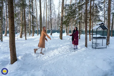 Amanda Clarke: Russian Brunettes Flash Their Hairy Pussies in Skirts – photo 12 of 20