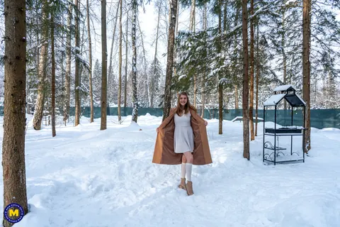 Amanda Clarke: Russian Brunettes Flash Their Hairy Pussies in Skirts – photo 2 of 20