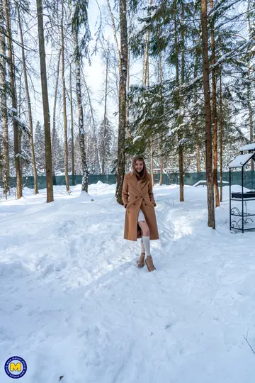 Russian Brunettes Flash Their Hairy Pussies in Skirts