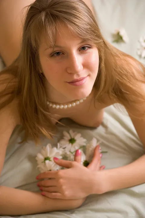 Mature Woman Shows Her Hairy Pussy – photo 10 of 21