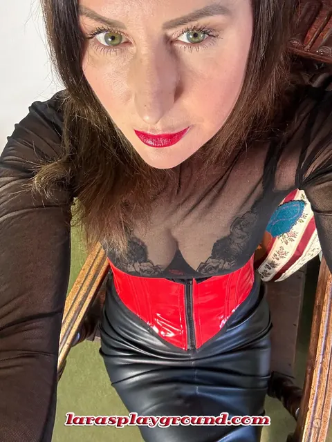 Lara Latex: Tall British MILF in Stockings Shows Off Her Tight Ass – photo 3 of 20