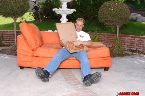 Michelle Honey: Latina MILF with Big Natural Tits Rides the Pizza Guy Outdoors – photo 1 of 16