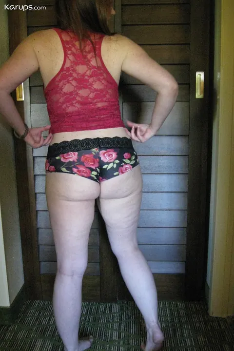 Ryan Edel: Busty Brunette MILF Removes Her Panties and Spreads Wide – photo 8 of 20