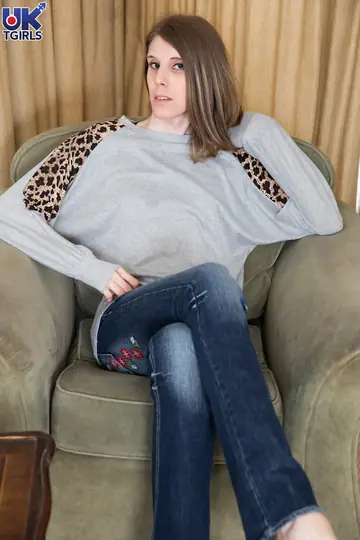 Slim Trans Woman Removes Her Jeans and Poses in Panties