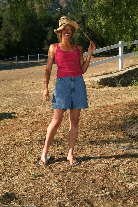Skinny Short-Haired MILF Strips Out of Her Denim Skirt Outdoors – photo 2 of 21