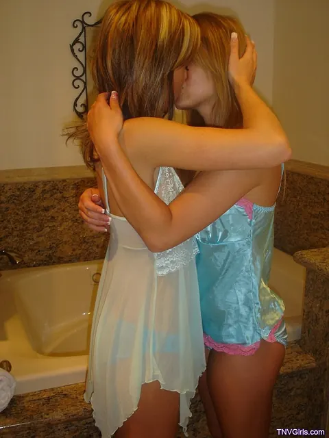 Two Thick Babes in Panties Kiss and Show Their Sweet Tits – photo 5 of 20