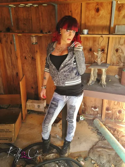 Trans Woman Undresses and Flaunts Her Body Nude – photo 1 of 12