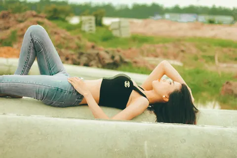 Petite Asian Brunette Poses in Jeans Outdoors – photo 17 of 21