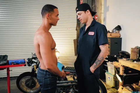 Ebony Man Takes Anal from His Mechanic – photo 9 of 20