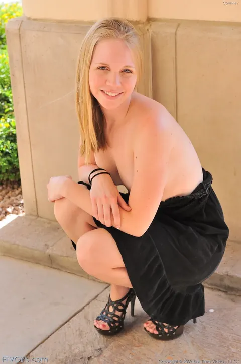 Taylor True: Blonde with Natural Tits Toys Her Ass Outdoors – photo 16 of 21