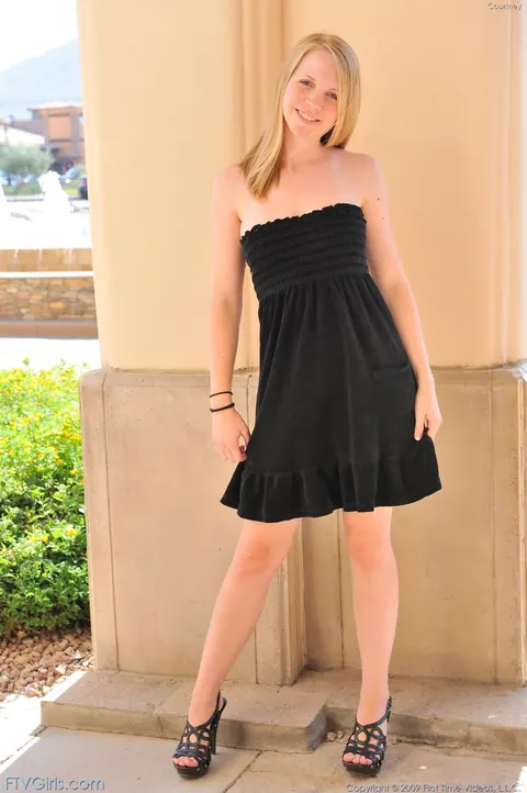 Taylor True: Blonde with Natural Tits Toys Her Ass Outdoors – photo 15 of 21