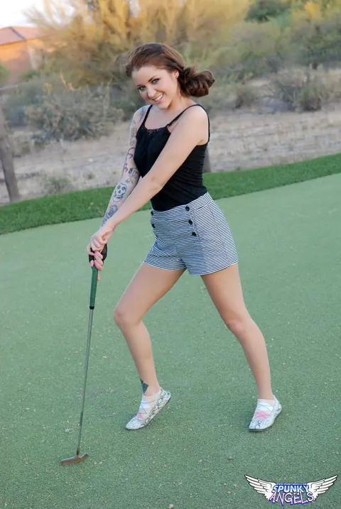 Jeska Vardinski: Thick Brunette MILF Strips Nude on the Golf Course – photo 2 of 12