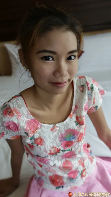 Petite Japanese Amateur Takes a POV Pussy Fuck