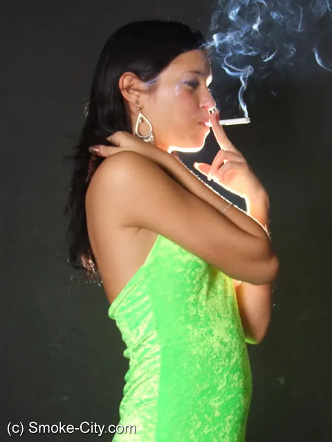 PAWG in Lime Dress and High Heels Shows Off Her Ass – photo 6 of 16