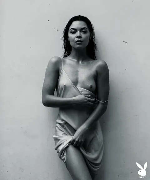 Scarlett Byrne: British Brunette Strips and Shows Her Natural Tits – photo 11 of 11