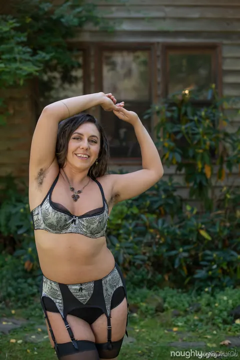 Nikki Silver: Thick Brunette MILF Spreads Her Hairy Pussy in the Garden – photo 3 of 20