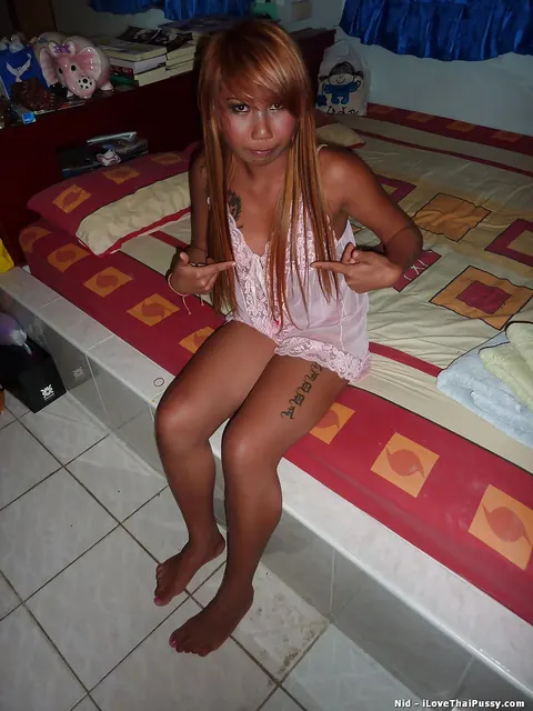 Asian Woman Strips Off Her Lingerie and Fingers Herself – photo 1 of 13