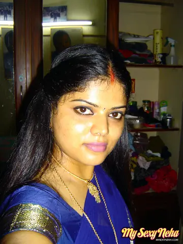 Indian Woman Strips Out of Her Skirt to Show Her Natural Tits