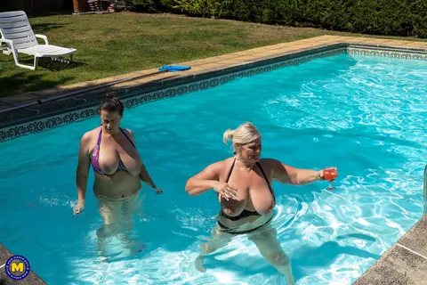 Eva Jayne & Lacey Starr: Two Blonde MILFs in Bikinis Share a Threesome – photo 20 of 20