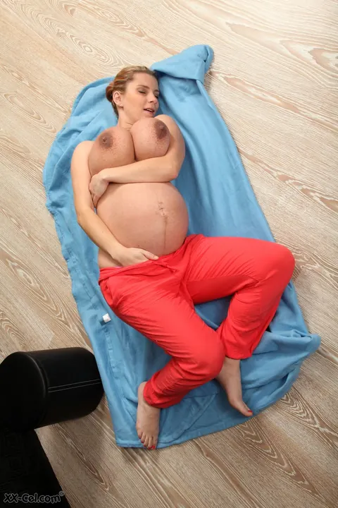 Katerina Hartlova: Pregnant Blonde with Big Natural Tits Spreads in Her Panties – photo 10 of 20