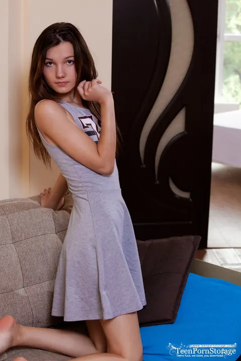 Iva Rogned: Brunette Strips Off Her Skirt and Spreads Her Hairy Pussy on Debut – photo 5 of 20