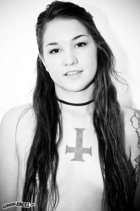 Zarrah Angel: Tall Brunette Strips and Displays Her Small Tits and Trimmed Slit – photo 1 of 17