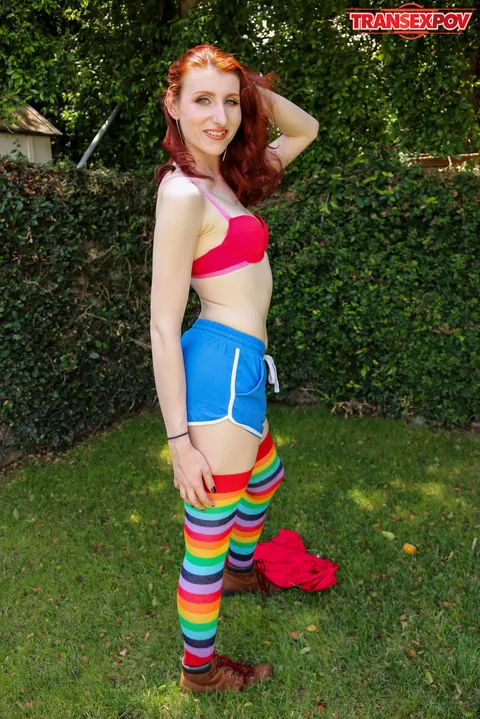 Trans Woman Kisses Her Partner Before Intimate Sex – photo 3 of 16