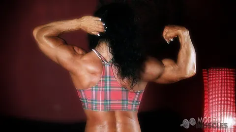 Debbie Bramwell: Ebony Bodybuilder Flexes to Show Defined Abs and Muscles – photo 11 of 21