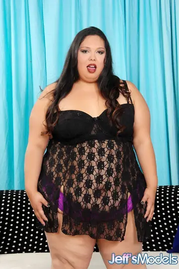 Thick Latina in Lingerie and Heels Swallows Cum After a Blowjob