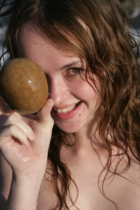 Thick Babe Spreads Her Hairy Pussy on the Beach – photo 17 of 21