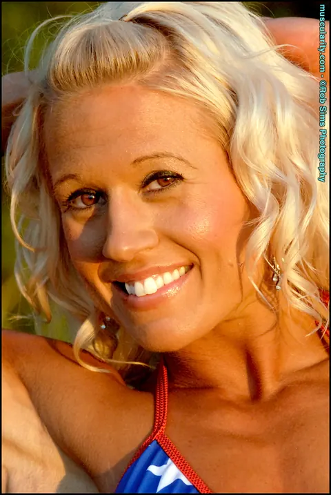 PAWG Blonde in a Bikini Flexes Her Muscles Outdoors – photo 8 of 15