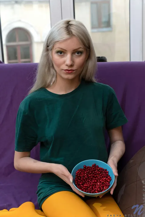 Vasya Sylvia: Russian Blonde Undresses and Spreads Her Shaved Pussy – photo 1 of 21