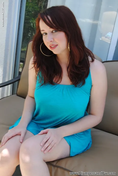 Busty Curvy Brunette Fingers Her Shaved Pussy on the Terrace – photo 5 of 21