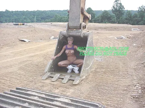Tracy Lick: Tall Blonde MILF Spreads in a Bikini and Glasses Outdoors – photo 3 of 17