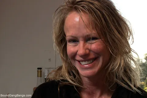 Simone Sonay: Blonde MILF Gets Fisted and Double Penetrated by a Group – photo 16 of 16